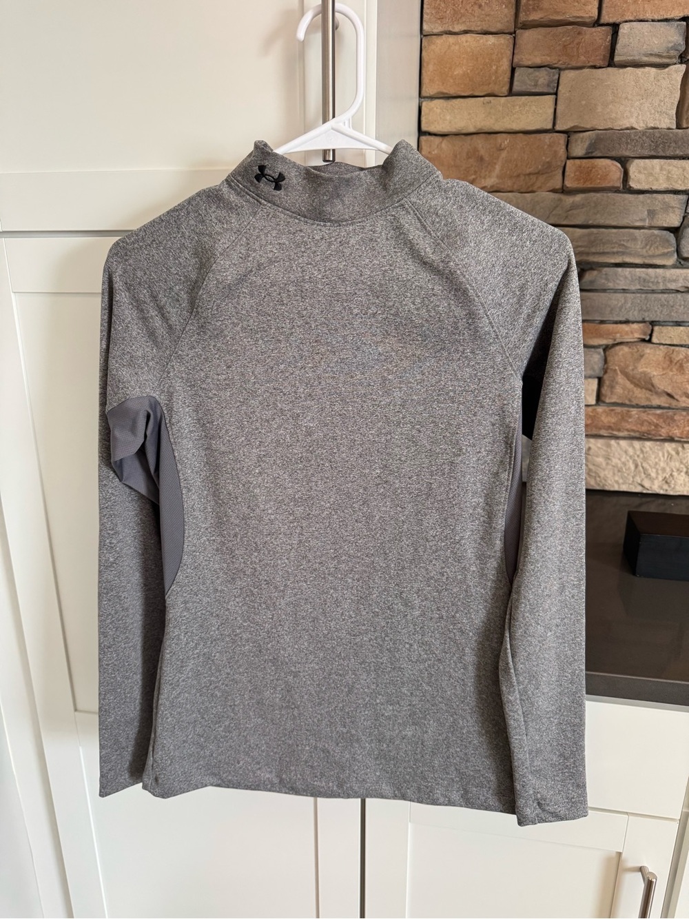 Women’s Under Armour Gray Mock Neck
Size Medium New Without Tags
